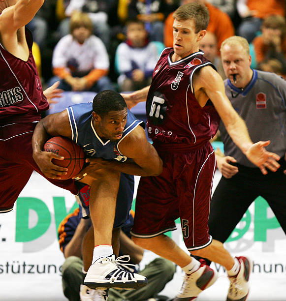 他们正在采 他们正在采