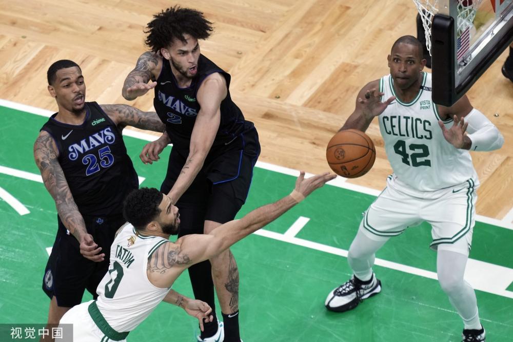 替补席上的 替补席上的